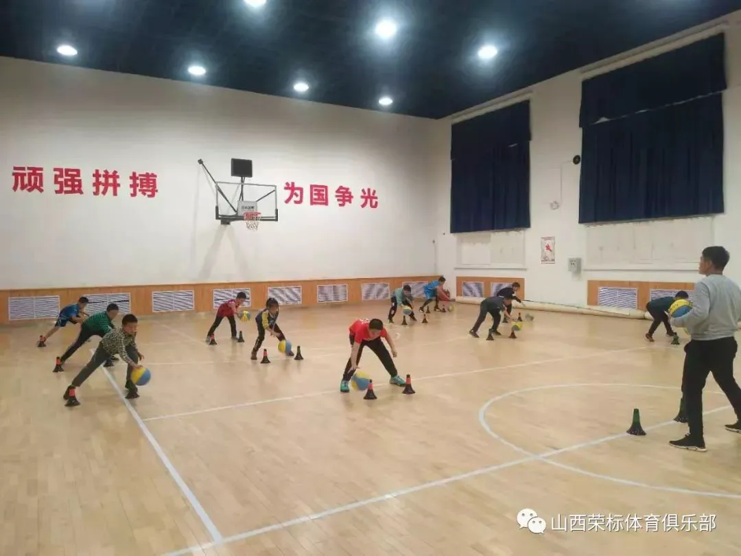 篮球封闭训练中的体能提升方案_0